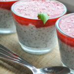 Pudding jogurtowo-truskawkowy z nasionami Chia
