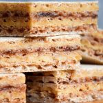 Piszinger – pischinger ze słonym masłem orzechowym i konfiturą